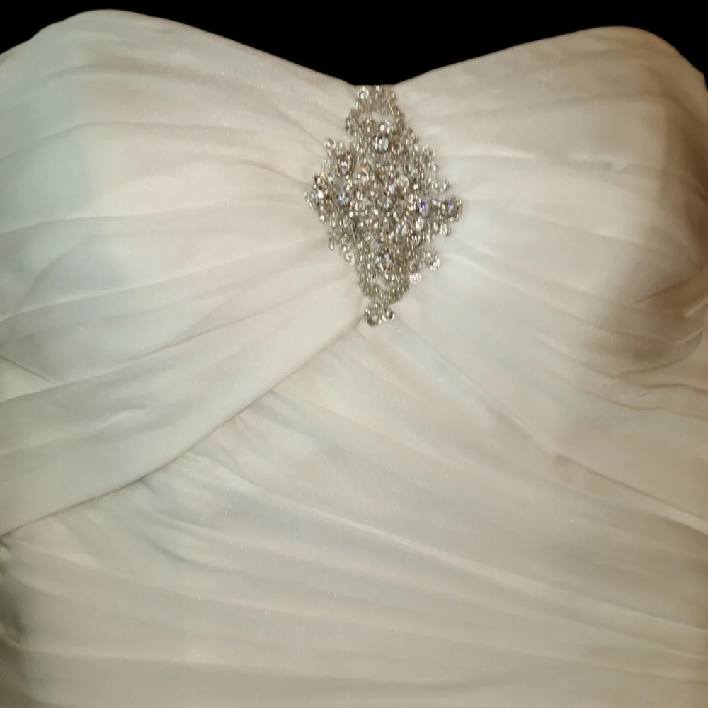 New w/ Tags, Essense of Australia Classic, Romantic Wedding Gown- Bridal, Size 0 - Picture 11 of 16